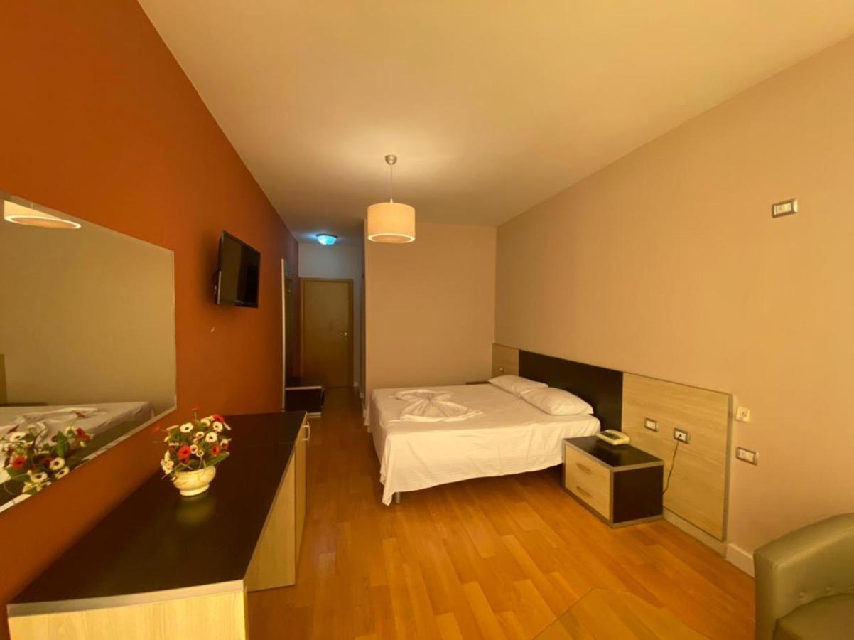 Hotel Continental Durrës Eksteriør bilde